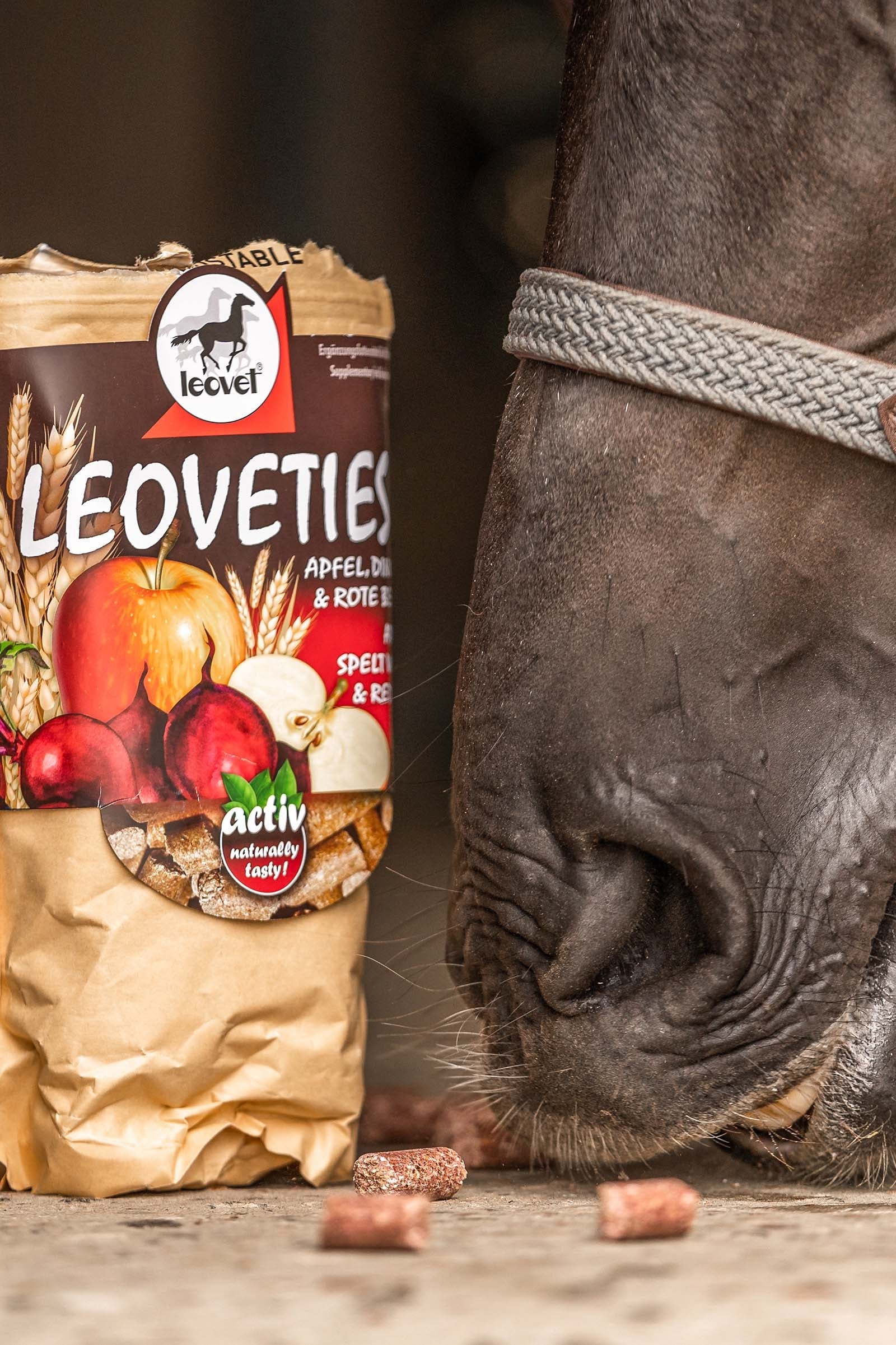 Leovet Leoveties Apple, Speal wheat and red beet, 1 Kg Horse Feed & Nutrition