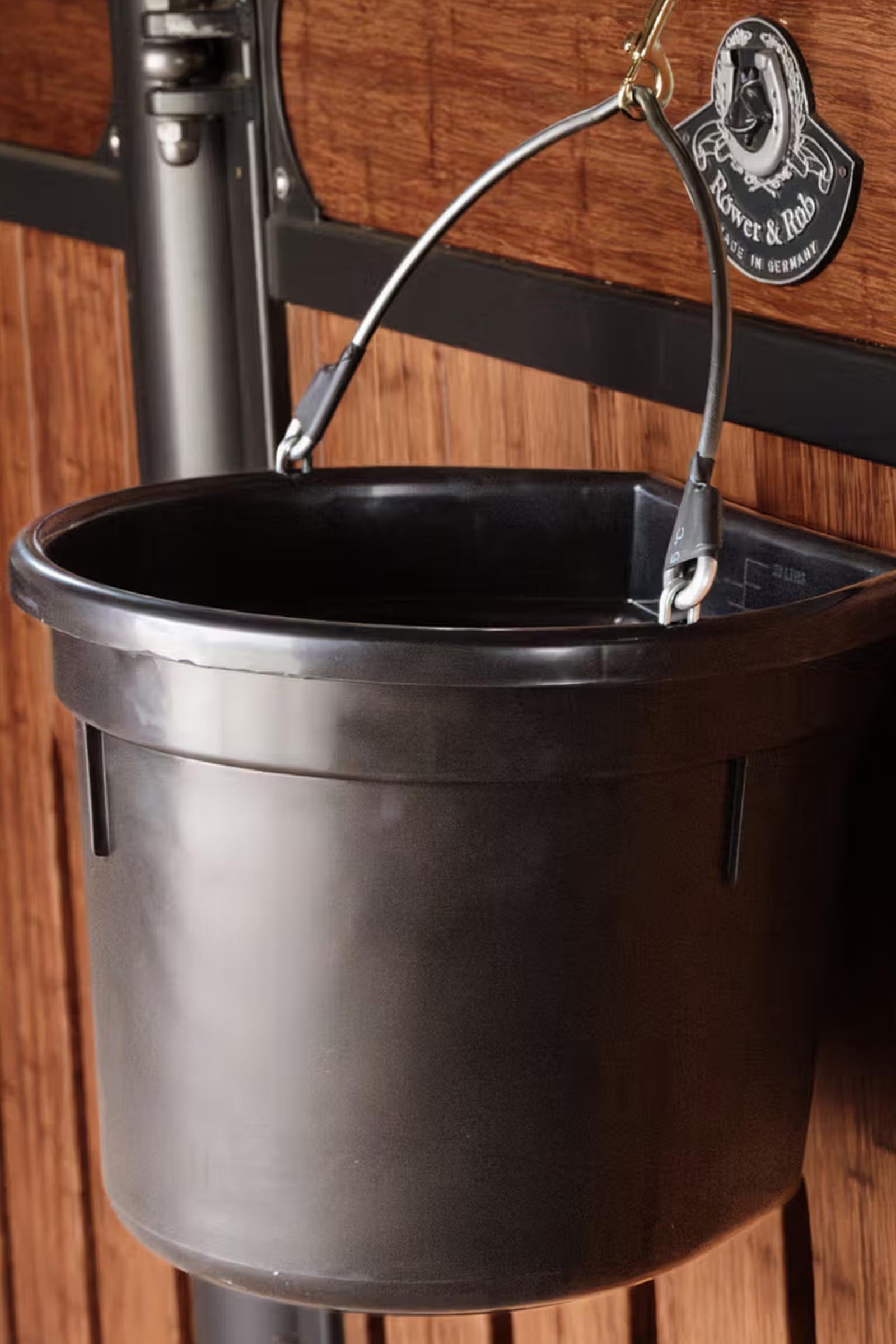 Grooming Deluxe Water Bucket, 18 L Horse Feeders & Waterers