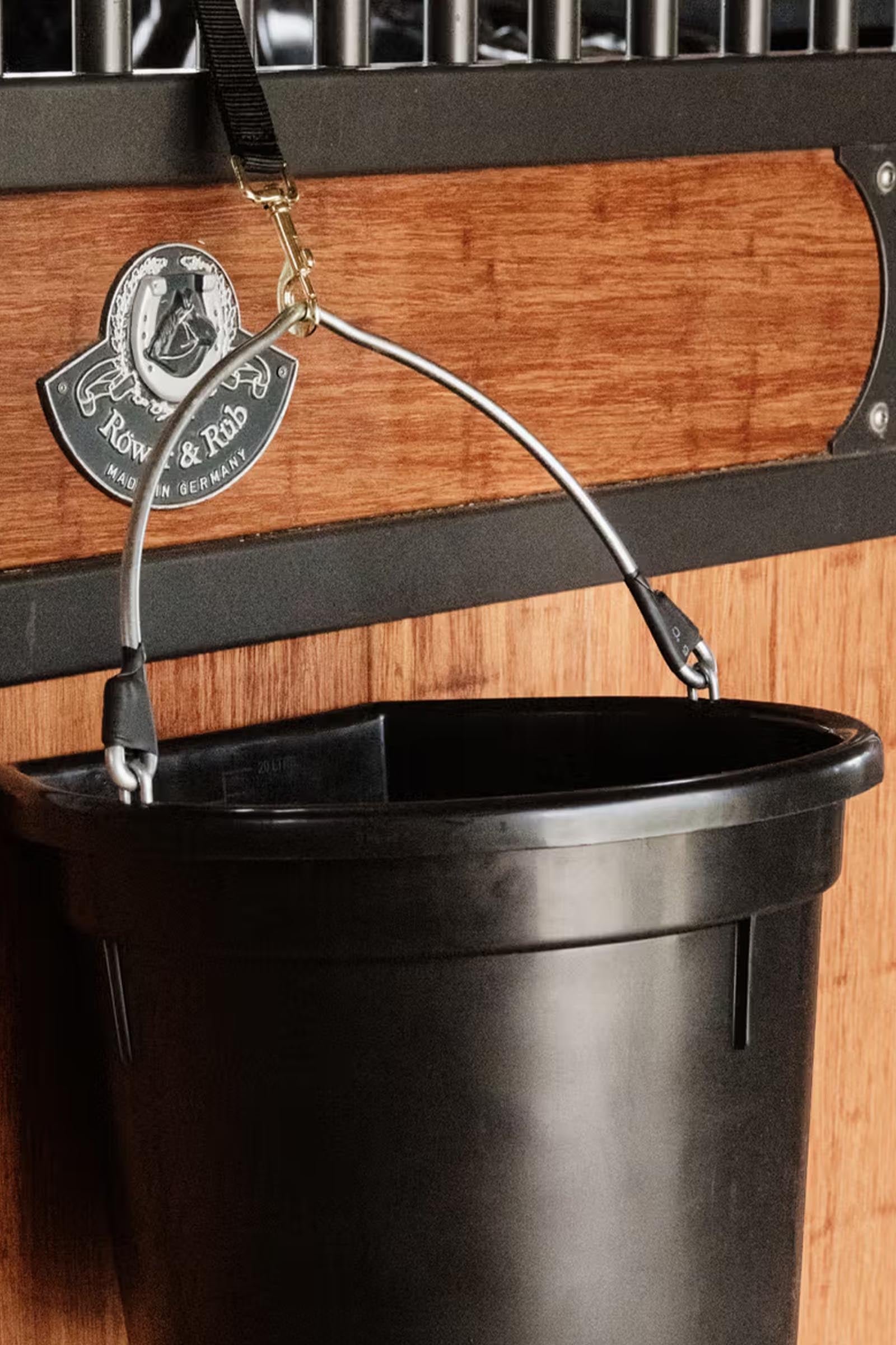 Grooming Deluxe Water Bucket, 18 L Horse Feeders & Waterers