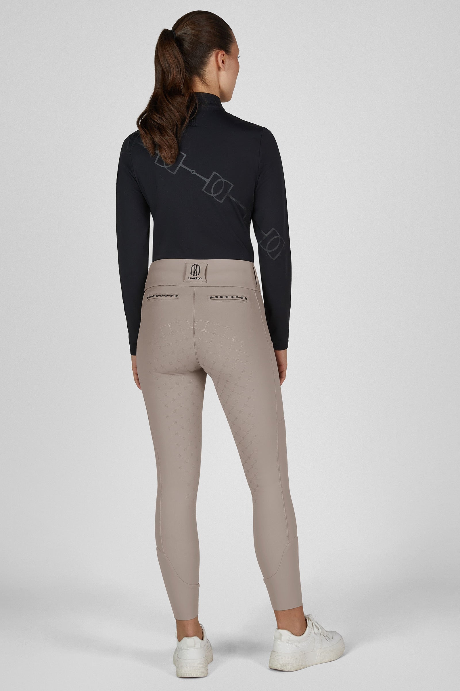 Model shot 2