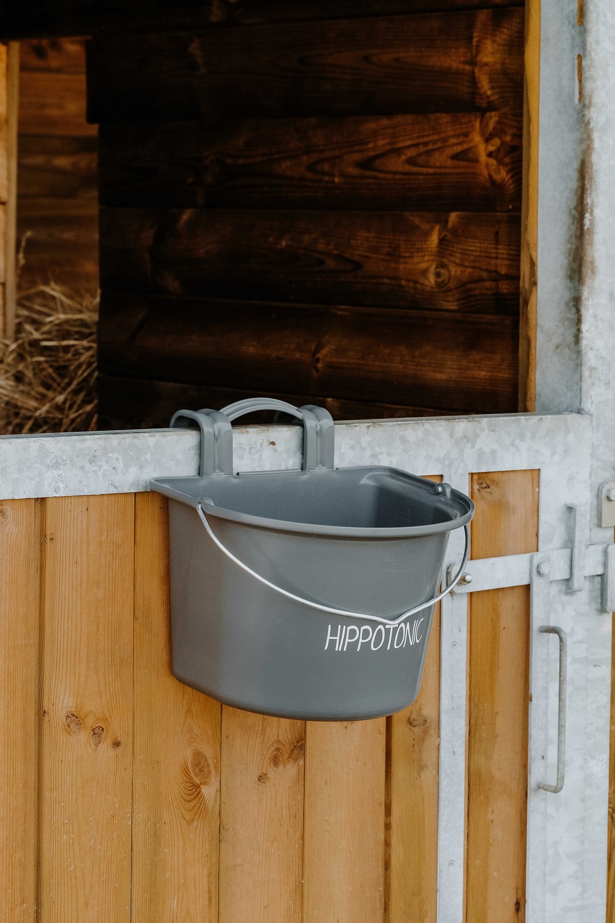 HIPPOTONIC Feeder With Hooks And Handle, 14 L Horse Feeders & Waterers