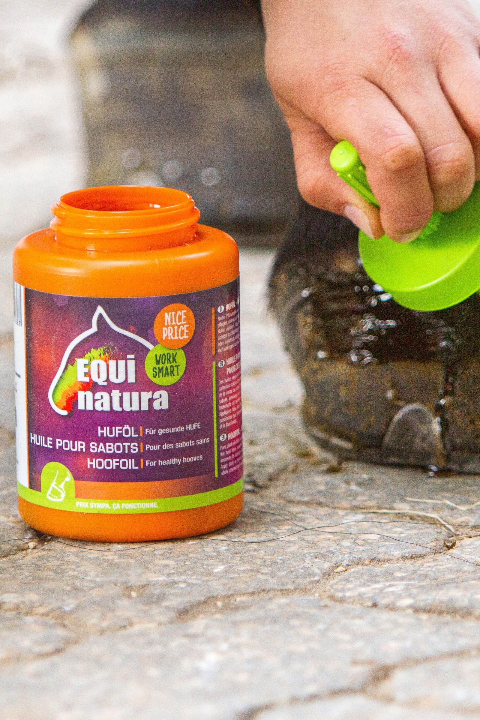 Equinatura Hoof Oil With Brush, 450 ml Horse Health Care