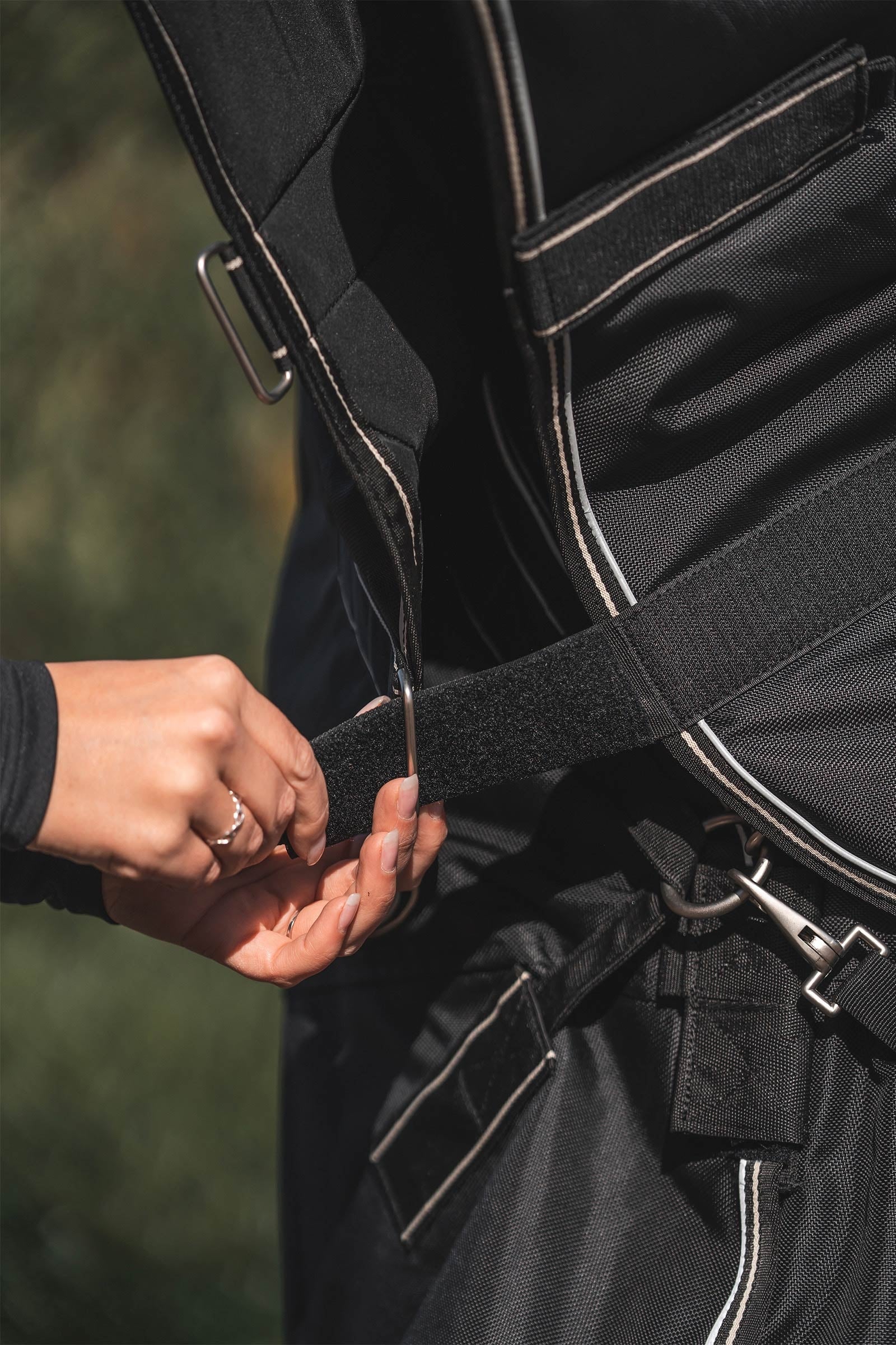 Back on Track Obsidian Turnout Rug With Detachable Neck, 150g Horse Rugs