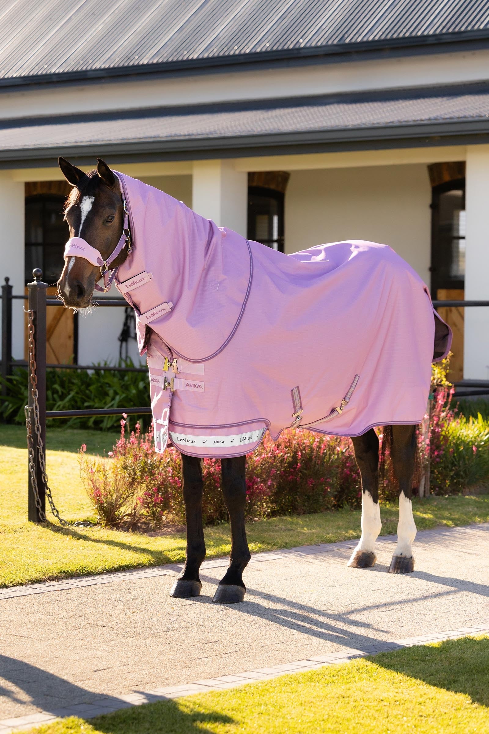 LeMieux Arika ripstop regendeken met afneembare hals 50 g Paardendekens