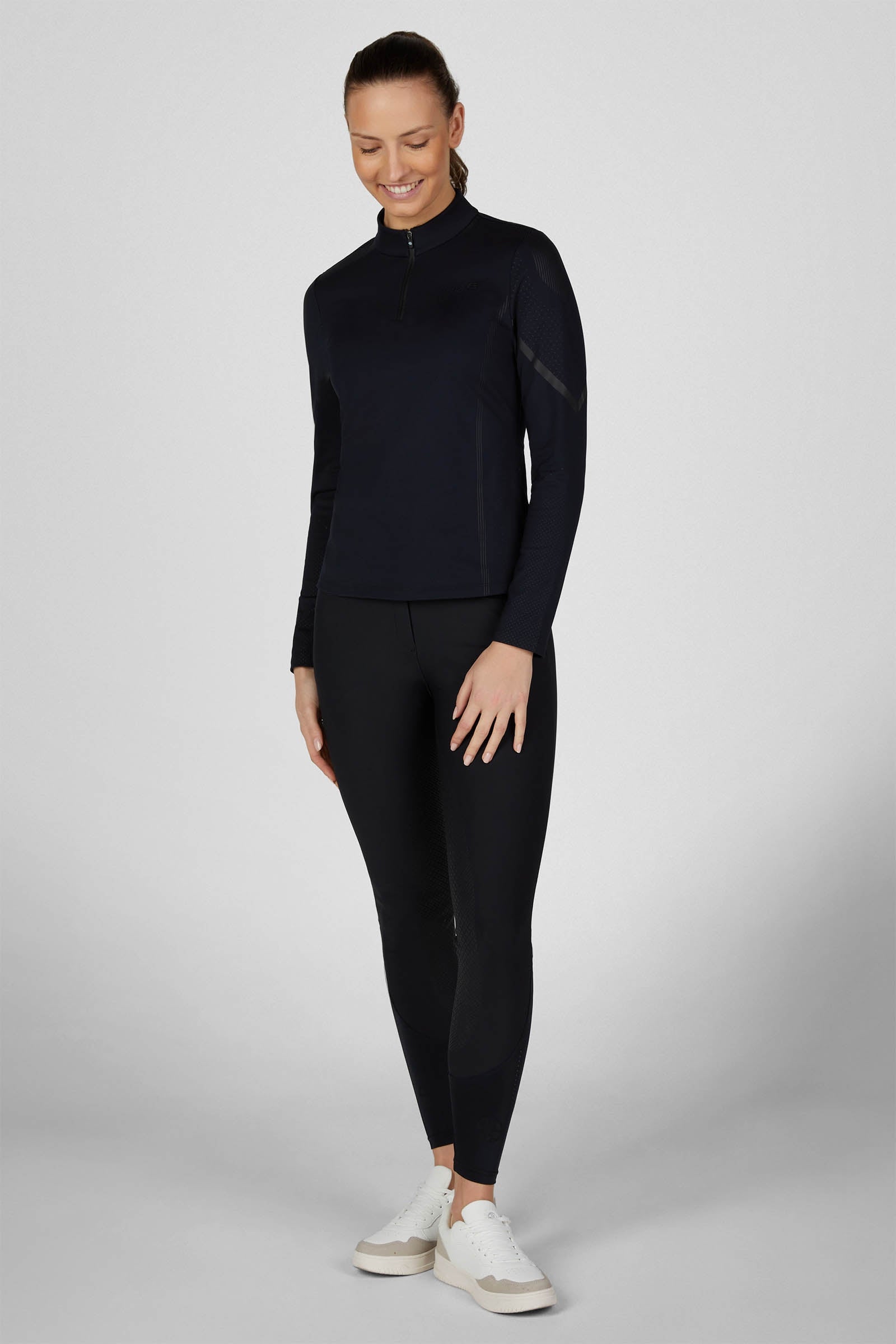 Model shot 3