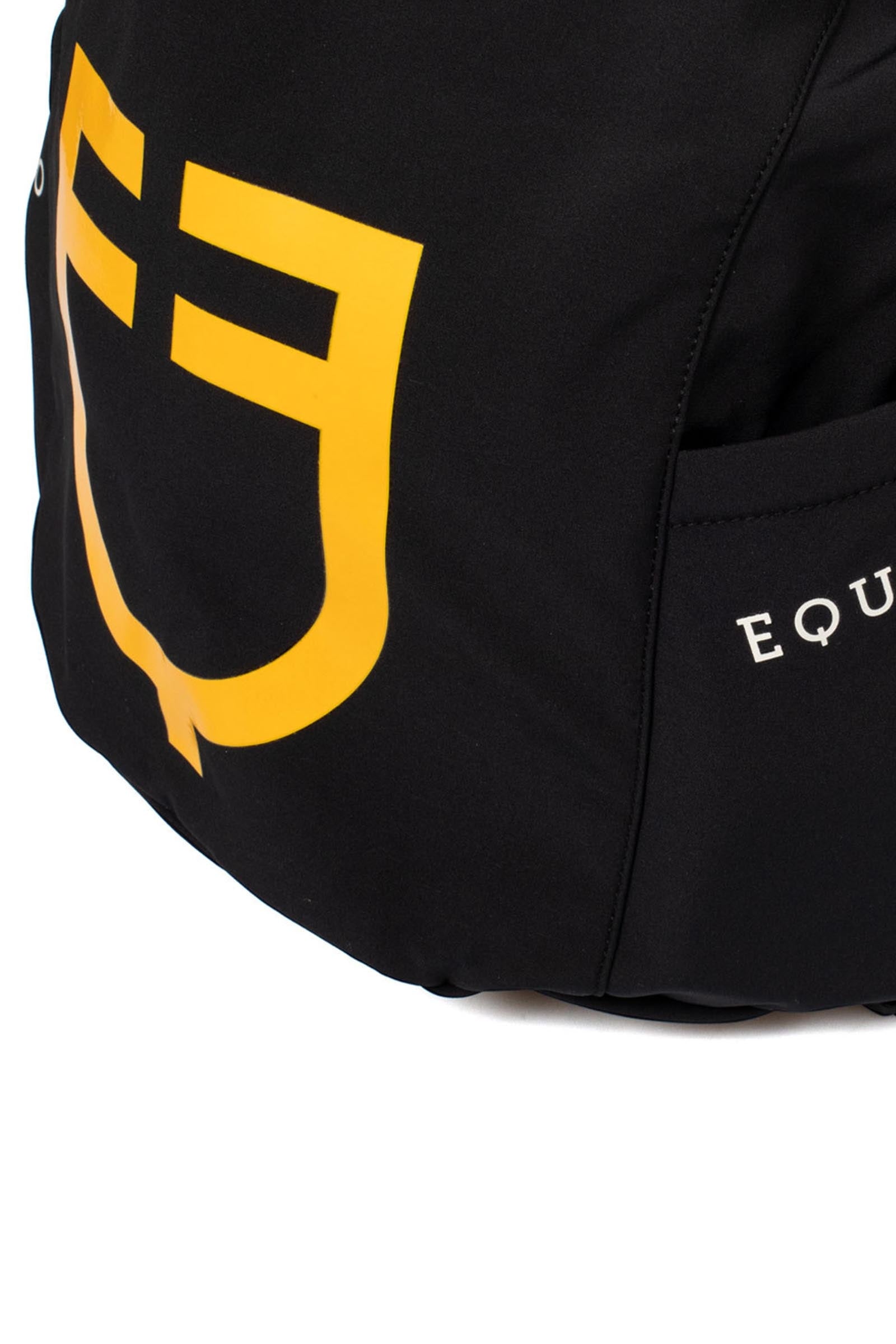 Pack shot 4