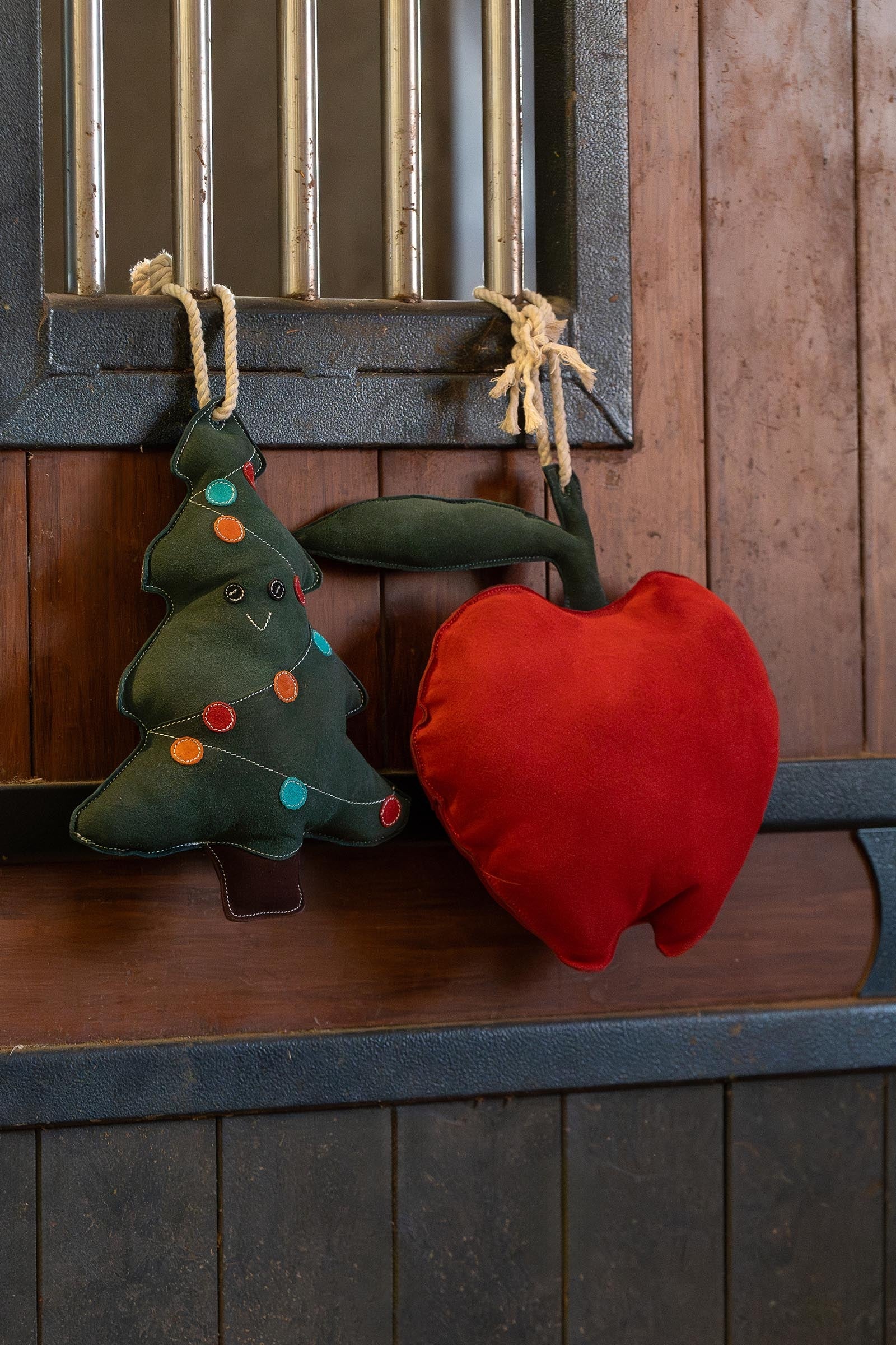 Horse Guard HorseGuard Apple Horse Toy Horse Toys & Riding Arena Supplies